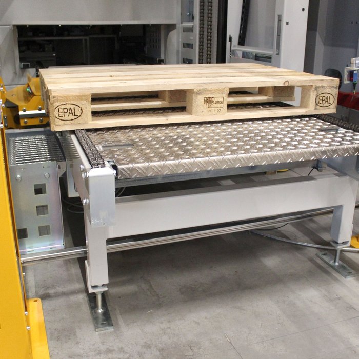 Pallet conveyors