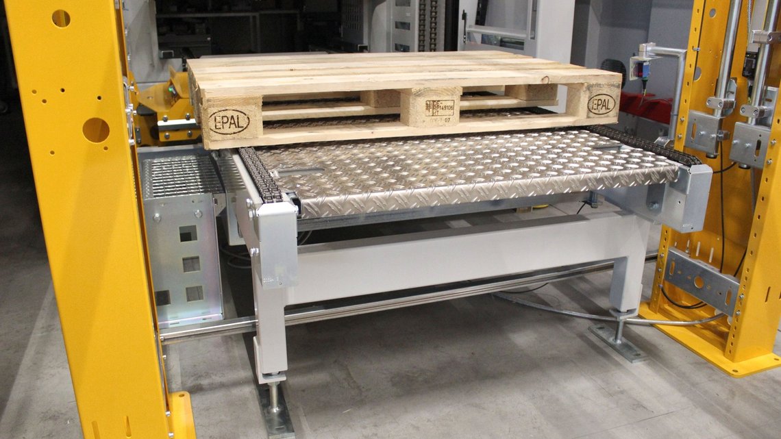 Pallet conveyors